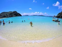 Seabathing Tour at Tokashiku Beach